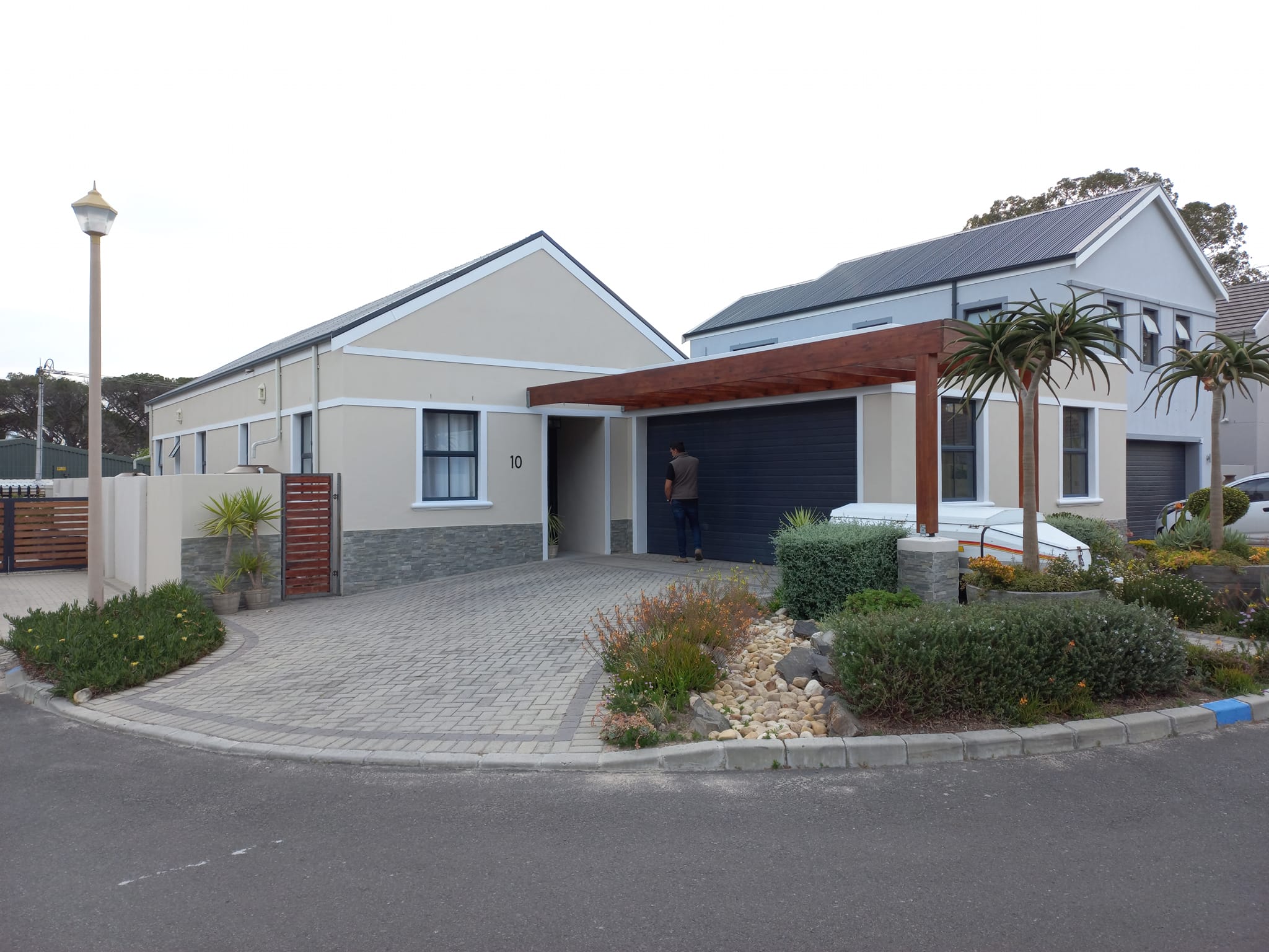 Handyman Frank completed repair and maintenance project 1 in Somerset West and the Helderberg